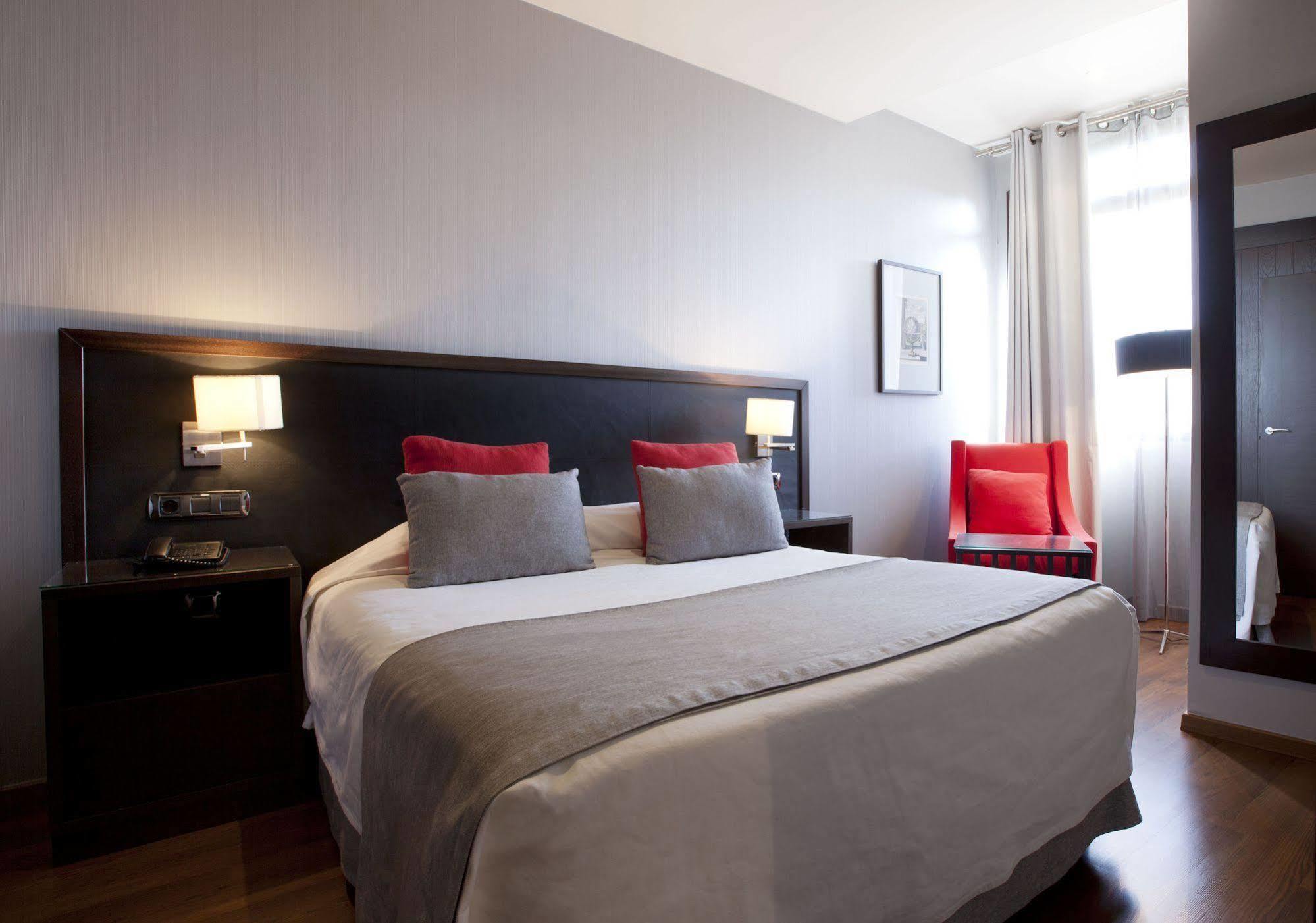 Suites Center Барселона Экстерьер фото