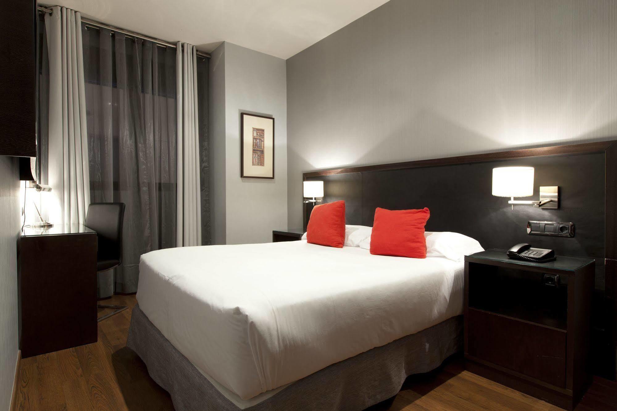 Suites Center Барселона Экстерьер фото