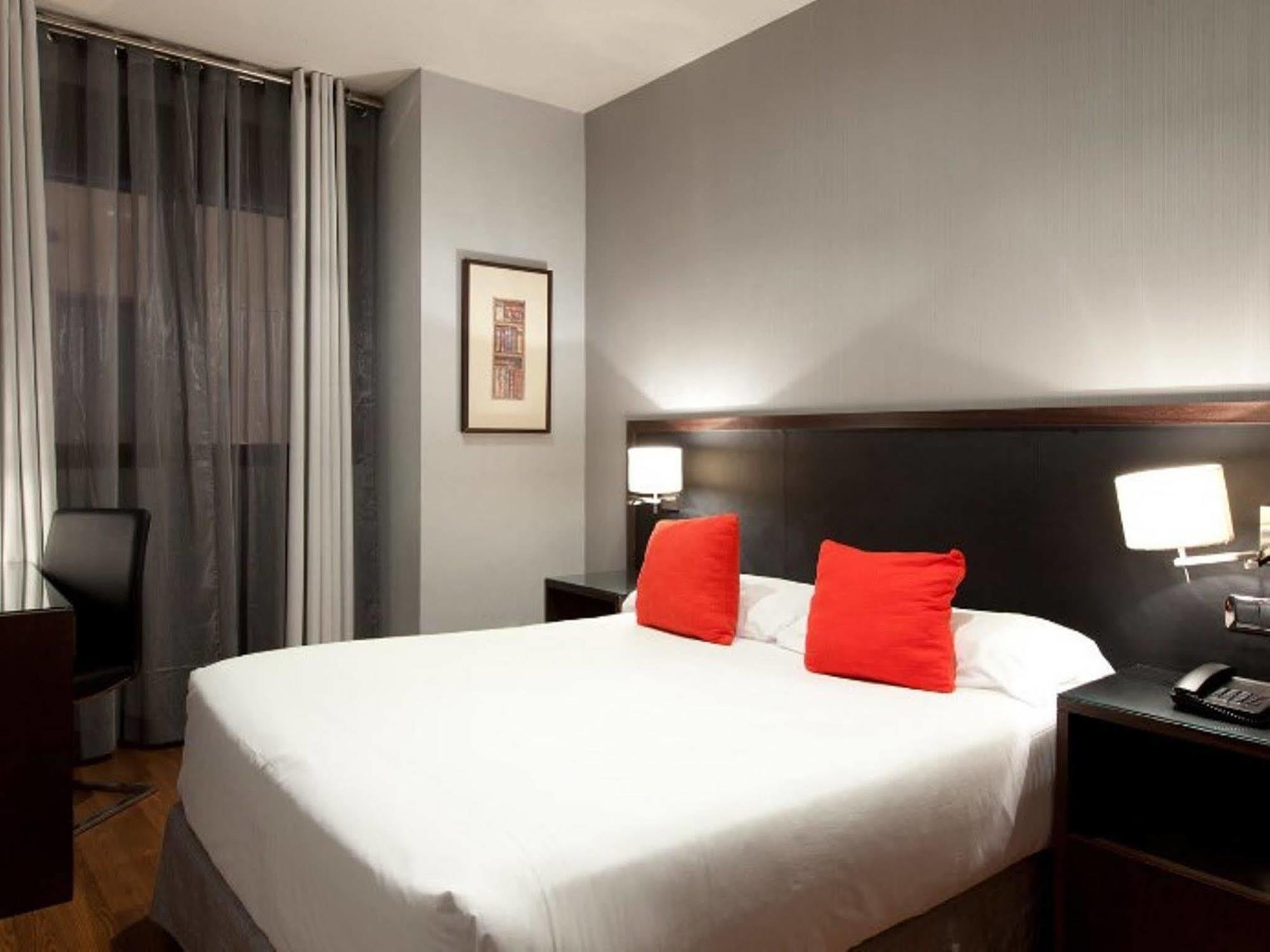 Suites Center Барселона Экстерьер фото